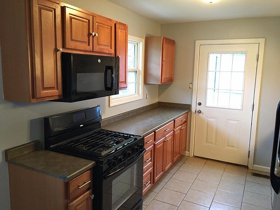 5th image of 2634 Ontario St