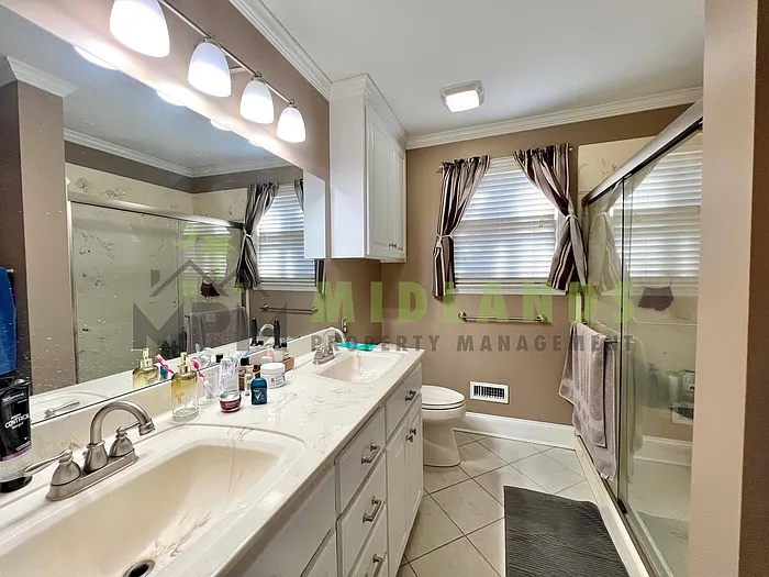 2417 Clark St — Photo 25