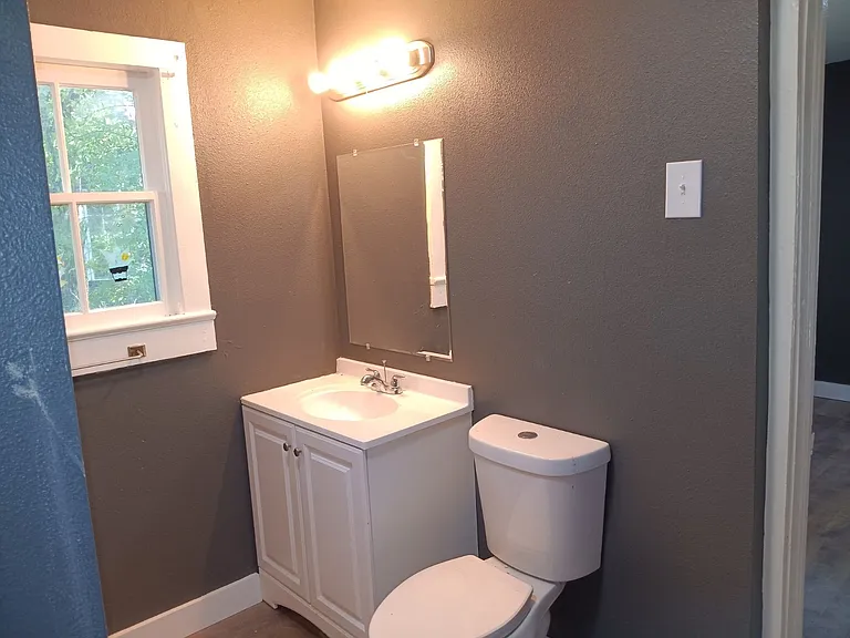 1025 Cedar St — Photo 4