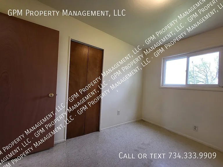 2036 Alberta St — Photo 12