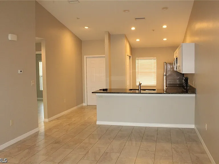 1110 SW 47th Ter #205 — Photo 6