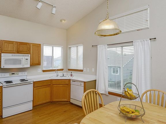 5th image of 16380 Bluebell Pl