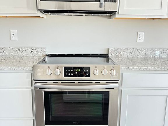 4th image of 3029 Farmhouse Dr
