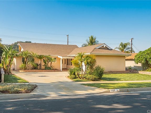3rd image of 1131 Old Canyon Dr