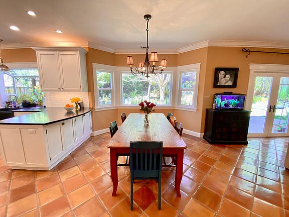 4th image of 472 Coventry Pl