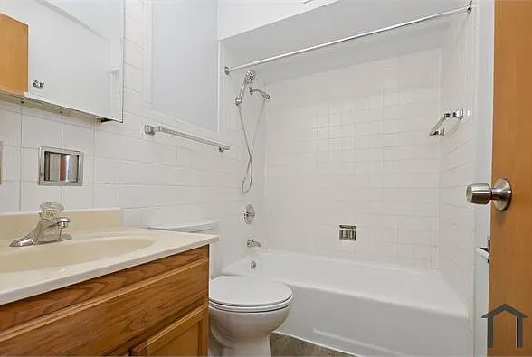 1528 W 99th St #1GB — Photo 6