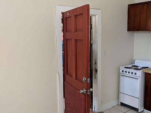 3rd image of 214 Ponce De Leon Ave APT 7