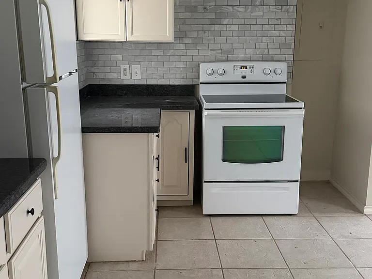 1105 W Maple Ave — Photo 2