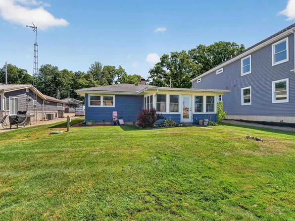1913 Chapman Lake Dr, Warsaw, IN 46582