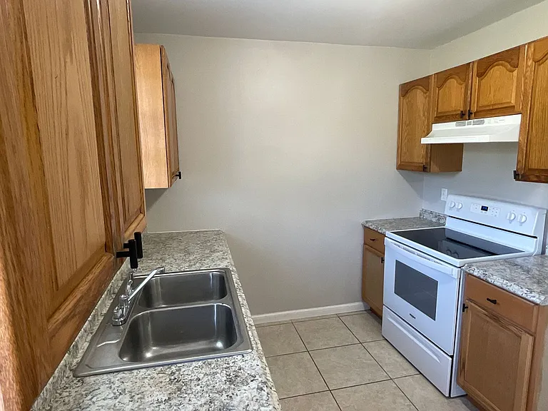 271-273 Wax Rd SE #275 — Photo 2