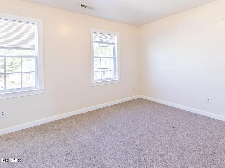 401 Springwood Dr — Photo 11