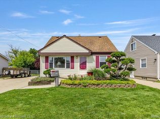 26641 Waldorf St, Roseville, MI 48066