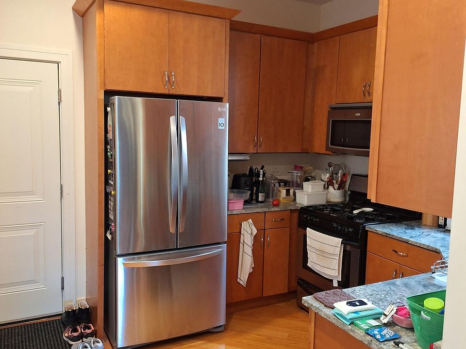 1st image of 1112 N Hermitage Ave #3E