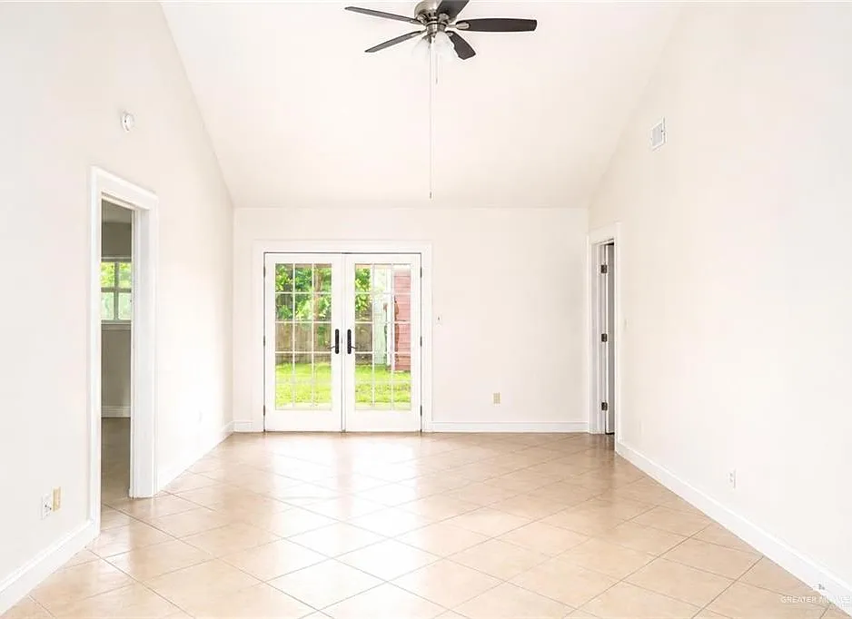 3 bed, 2.0 bath, 1406 sqft, $1,750 — Photo 2
