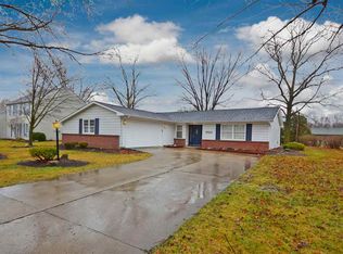 9724 Crown Point Dr, Fort Wayne, IN 46804