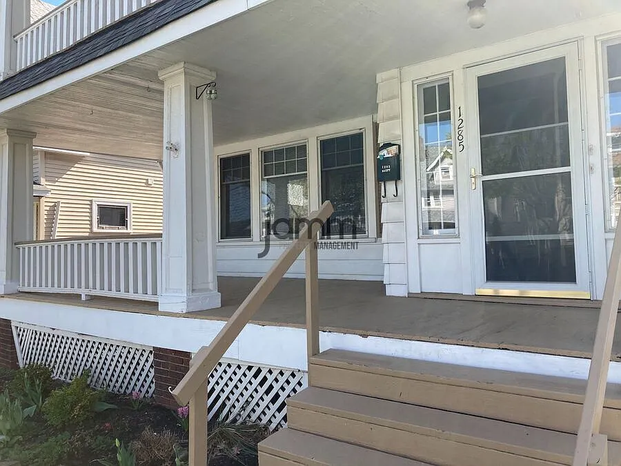 Spacious 2-Bedroom Lower Unit in Clifton Baltic Area! — Photo 3