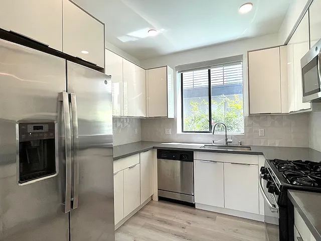 14612 Calvert St #202 — Photo 11