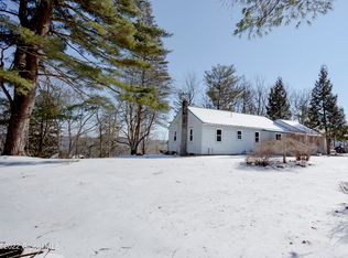 28 Cardinal Ln, New Baltimore, NY 12124