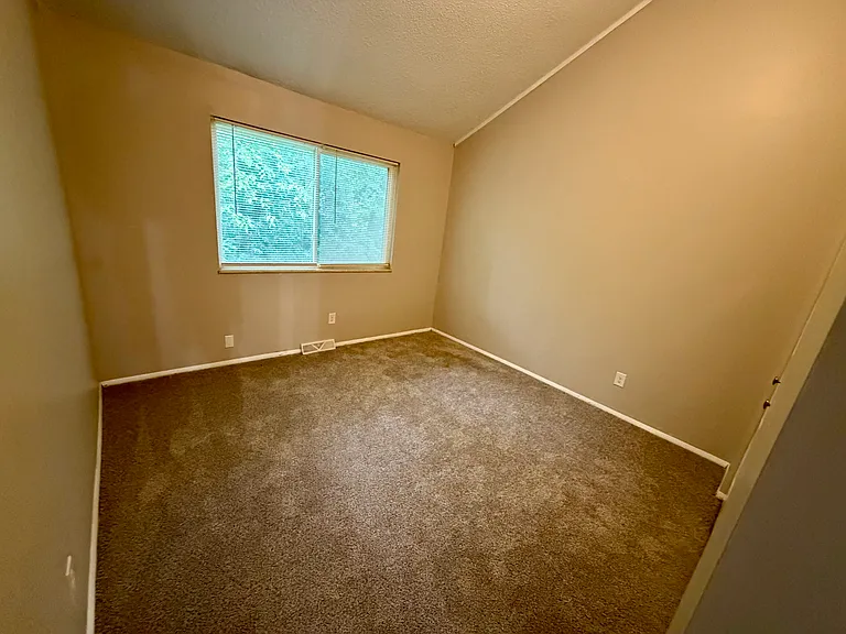 1204 Ada St — Photo 12