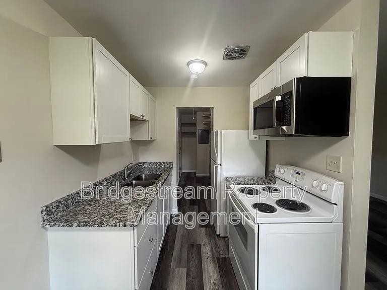 4352 Sunray Rd #3 — Photo 2