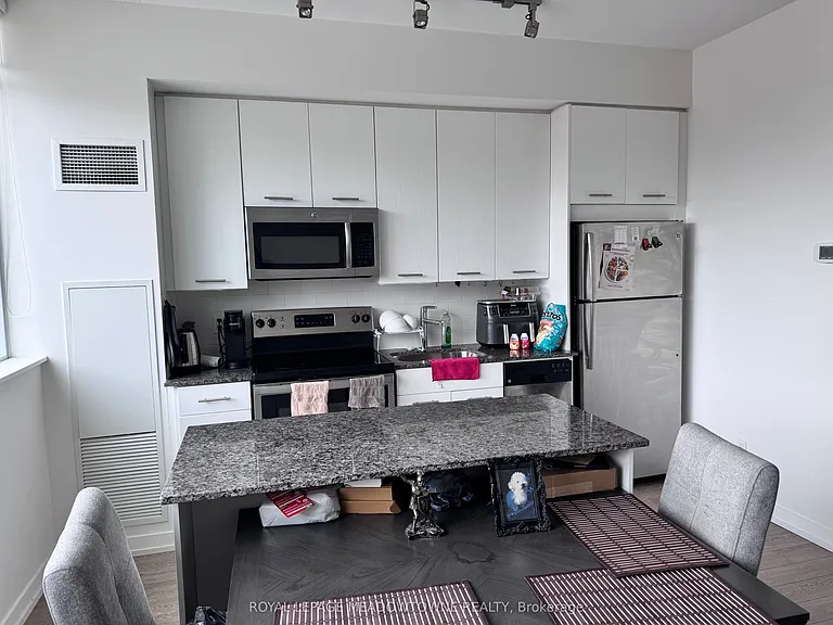 2055 Danforth Ave #213 — Photo 3