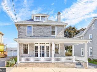 33 S 11th St, Akron, PA 17501