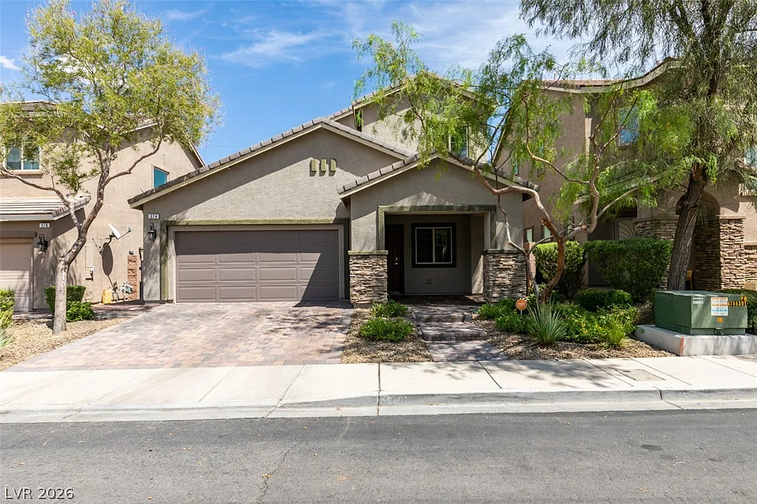 4 bed, 3.5 bath, 2018 sqft, $2,600 — Photo 1