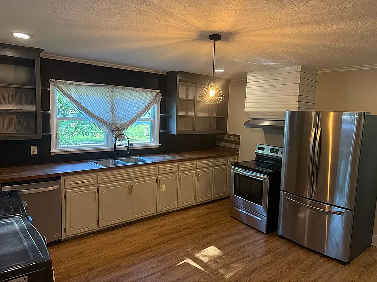 422 S Green St — Photo 3