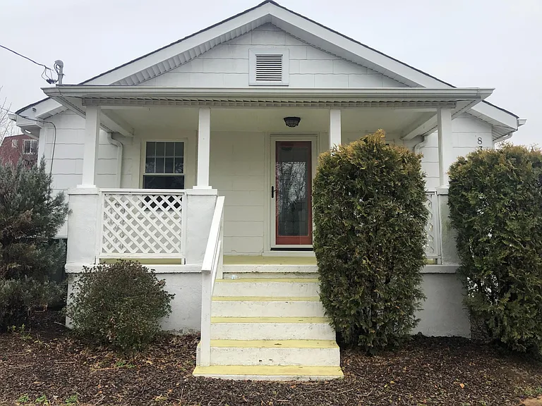 830 Oakview Dr — Photo 3