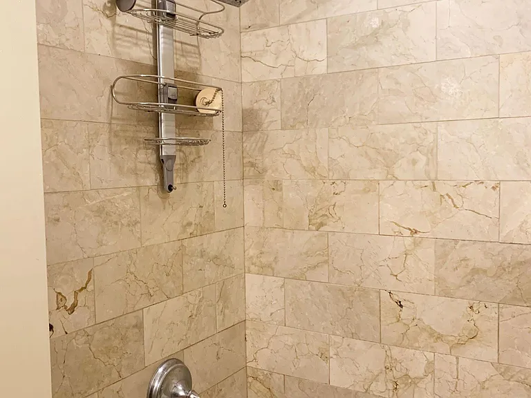 1360 W Greenleaf Ave #1S — Photo 16
