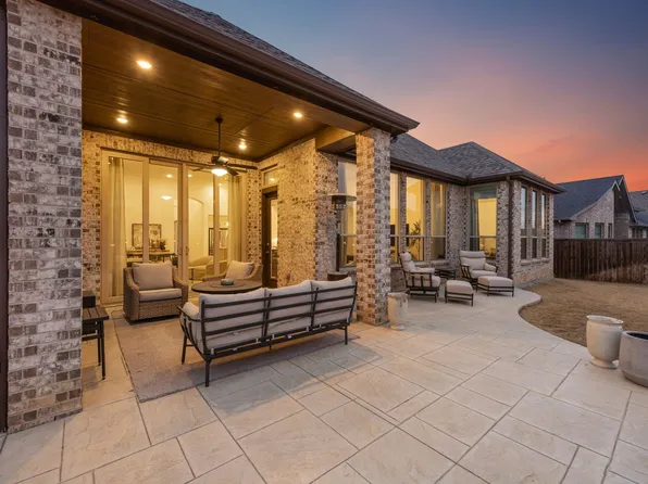 1816 Trotter Trl, Aubrey, TX 76227