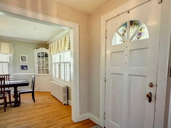 4th image of 422 Sinclair St