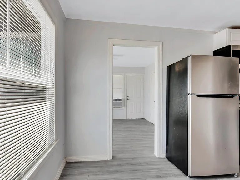 305 N Robinson St #D — Photo 17