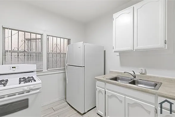 5251 S Main St #D — Photo 4