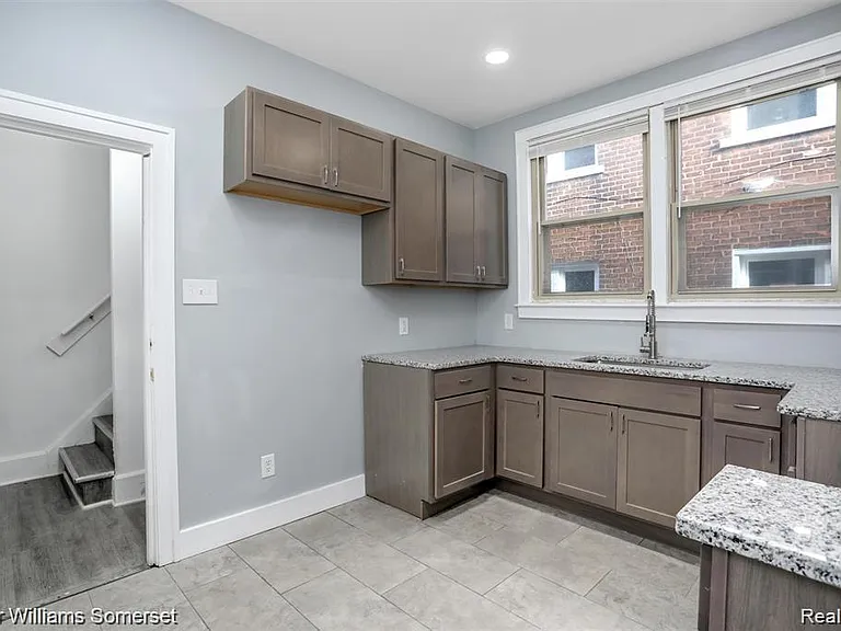 3322 Webb St — Photo 3