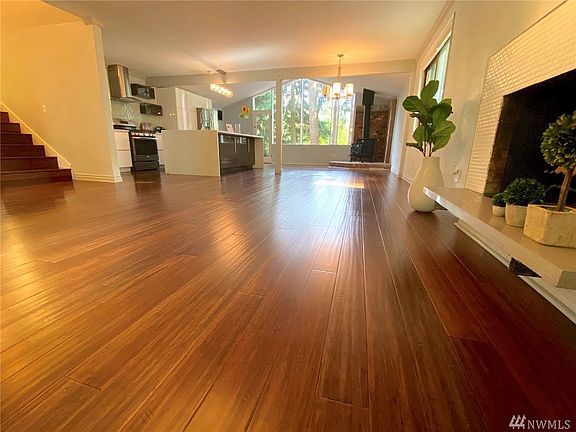 3rd image of 13527 NE 78th St