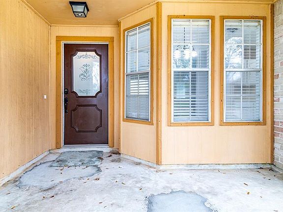 3rd image of 804 Buckingham Dr