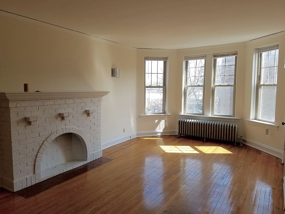 2nd image of 447 S Kenilworth Ave APT 2B