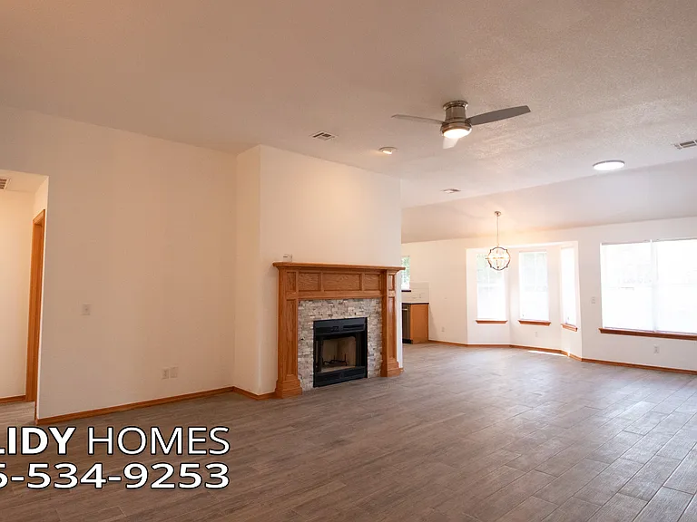 5004 SE 52nd St — Photo 8