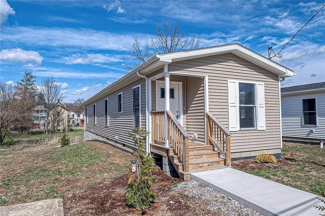 453 Motheral Ave photo 1