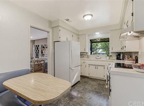 3rd image of 5443 Van Noord Ave