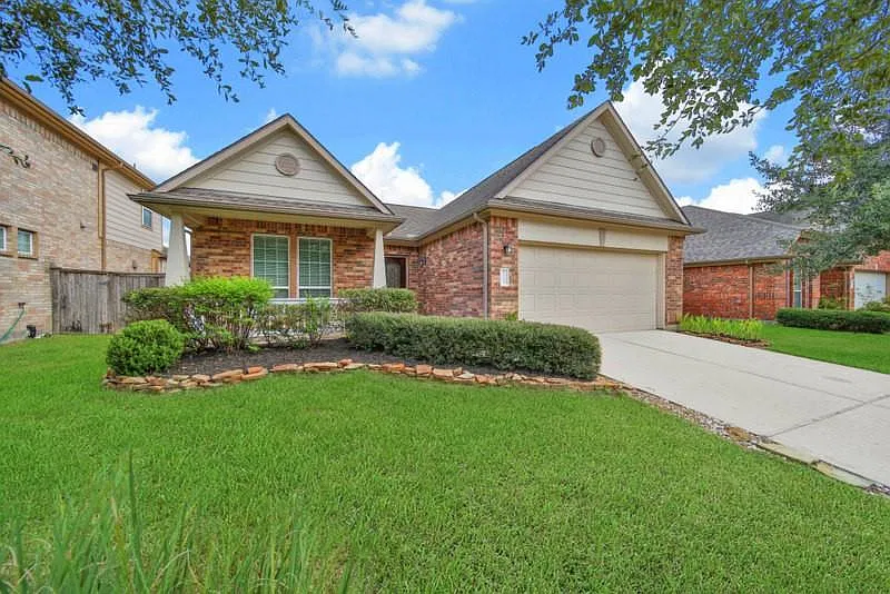 3 bed, 2.0 bath, 1732 sqft, $1,980 — Photo 2