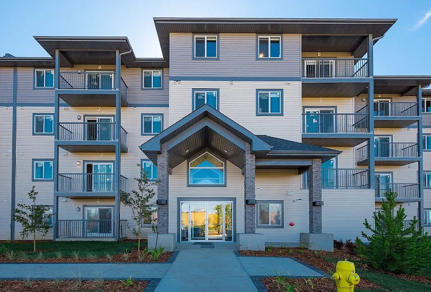 Entro Condos — Photo 2