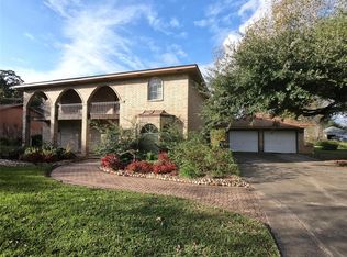 130 Lily St, Lake Jackson, TX 77566