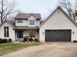 2004 Northwoods Pl, Mount Vernon, IL 62864