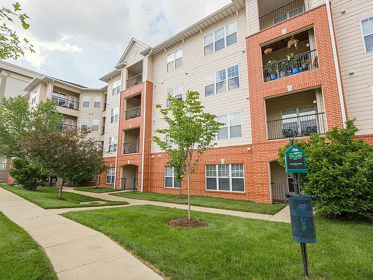 Kirkwood Station Plaza Apartments — Photo 4