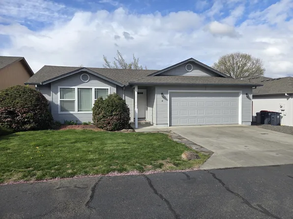 1320 Clearwater Dr, Medford, OR 97501