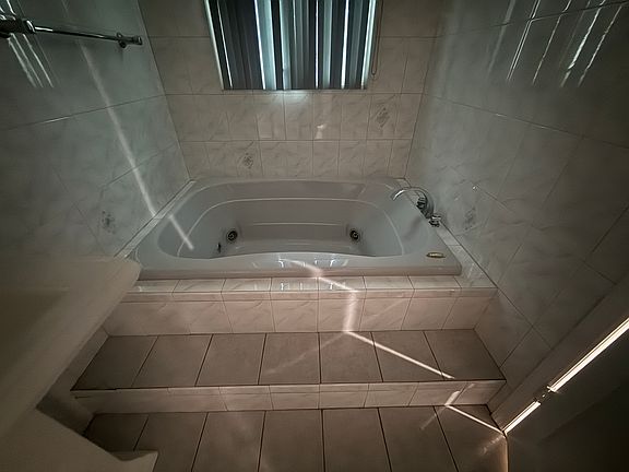 4th image of 246 South St Floor 2