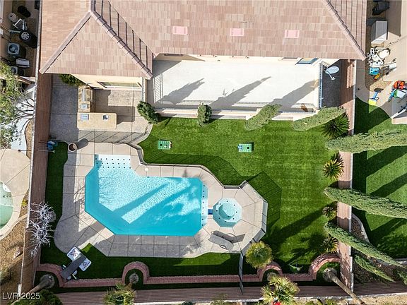 4th image of 8425 Cambrils Ave