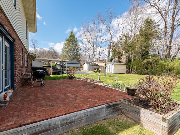 5th image of 452 Brookwood Dr